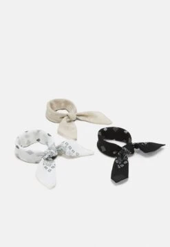 Pier One BANDANA UNISEX 3 PACK - Tuch - Black/white/beige -Bekleidungs Verkauf 07b97c3020c049de90779ce451692b29 1