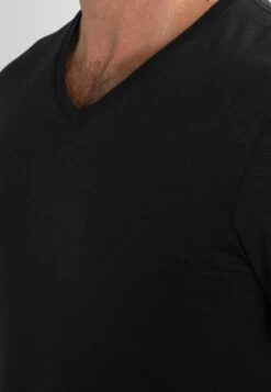 Pier One 2 PACK - T-Shirt Basic - Black 12 Pier One 2 PACK - T-Shirt Basic - Black -Bekleidungs Verkauf 144a18a099e5428c92602fed22a8b338