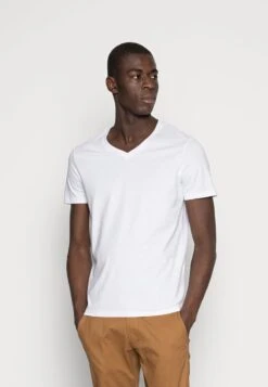 Bekleidungs Verkauf -Bekleidungs Verkauf 3df2d94d0471423c82664c71fc36e1ca