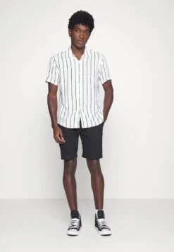 Pier One 2 PACK - Hemd - Black/white 10 Pier One 2 PACK - Hemd - Black/white -Bekleidungs Verkauf 43bf8d5300d84d19aab3f62f08ed036f