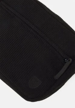 Pier One UNISEX - Umhängetasche - Black 11 Pier One UNISEX - Umhängetasche - Black -Bekleidungs Verkauf 596e97f9530b4ebc97d9227d0e8d2dca