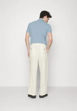 Pier One DRAWCORD TROUSERS - Stoffhose - Off-white 10 Pier One DRAWCORD TROUSERS - Stoffhose - Off-white -Bekleidungs Verkauf 65c988989ad143de851aee47dda41e80