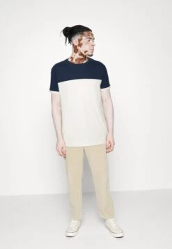 Bekleidungs Verkauf -Bekleidungs Verkauf 785d216ee66b40f69492c347edc25345