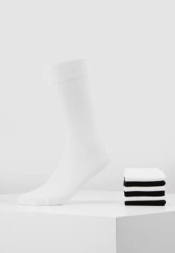 Pier One 7 PACK - Socken - White/black 11 Pier One 7 PACK - Socken - White/black -Bekleidungs Verkauf 8dfc7eafb6d44b37b5aad9f7641e4325 1
