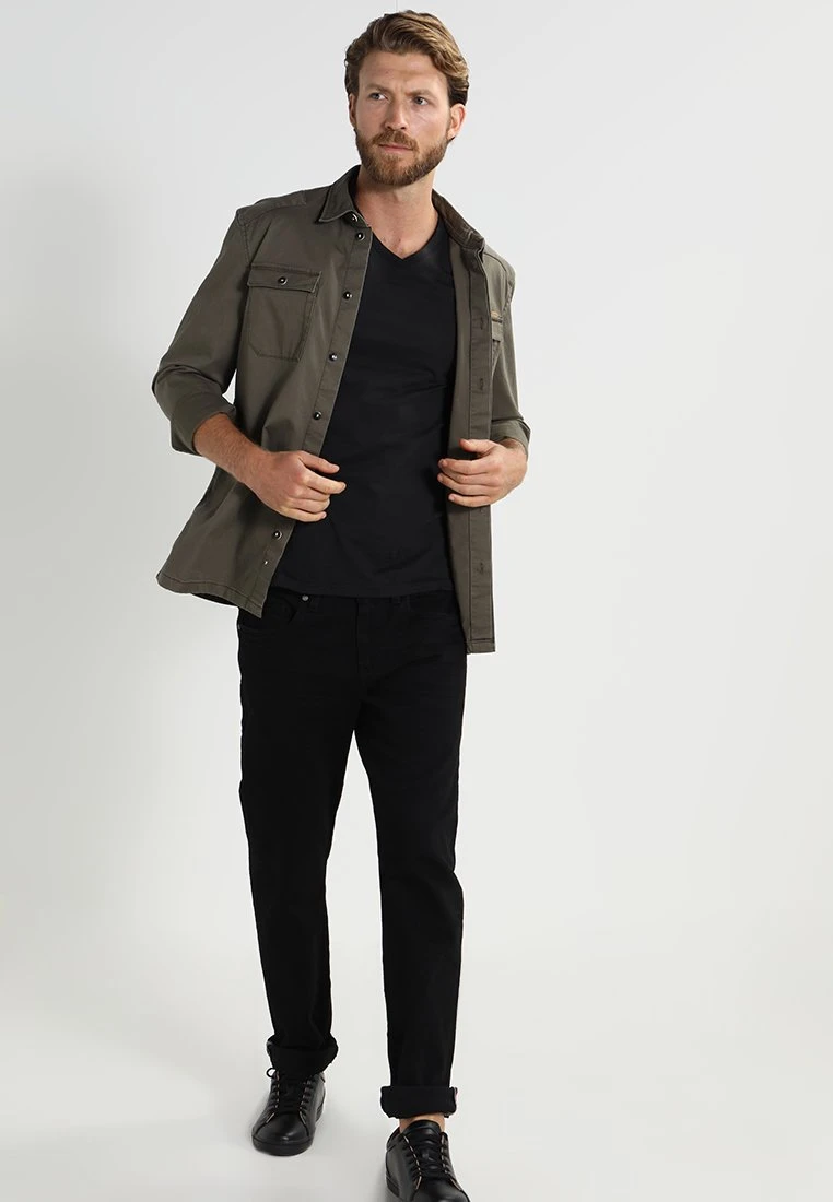 Bekleidungs Verkauf -Bekleidungs Verkauf 9976636ad4d5445cae17323f7b1eb017