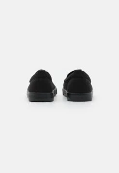 Pier One UNISEX - Slipper - Black -Bekleidungs Verkauf b3086ad5a87545b591af413b2e38fb22