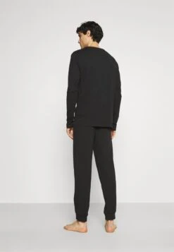 Pier One Nachtwäsche Set - Black 10 Pier One Nachtwäsche Set - Black -Bekleidungs Verkauf b9b8fb88b64649ea840444d93817e424