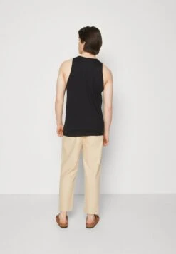 Pier One 3 PACK - Top - Black 10 Pier One 3 PACK - Top - Black -Bekleidungs Verkauf c5dc1fc1d31c4883939c76de12787845