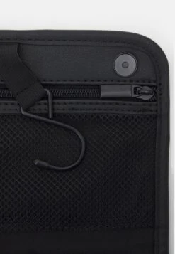 Pier One UNISEX - Kosmetiktasche - Black 13 Pier One UNISEX - Kosmetiktasche - Black -Bekleidungs Verkauf c7addbd3735e449b8900c642b6503c2b