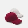 Pier One UNISEX 2 PACK - Cap - Light Grey/berry 1 Pier One UNISEX 2 PACK - Cap - Light Grey/berry -Bekleidungs Verkauf dc135ddce2ca4d6ea4c07bf8c622a918