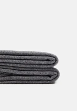 Pier One UNISEX - Schal - Grey 10 Pier One UNISEX - Schal - Grey -Bekleidungs Verkauf ec5527395bf74ce5a255f492061affa7