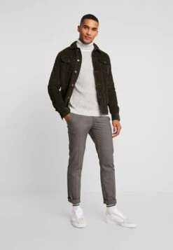 Bestseller -Bekleidungs Verkauf f235db7263944de8a0e5e43098d35a90