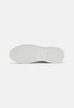 Pier One UNISEX - Sneaker Low - White -Bekleidungs Verkauf f8e8249702ff4ae595b1f702a4c7b8c5